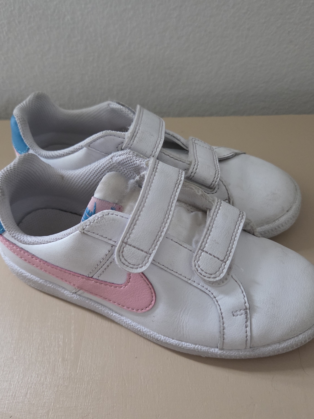 Nike Court Royale Kids White Sneakers with Pink Swoosh Girls 13.5 C shoes